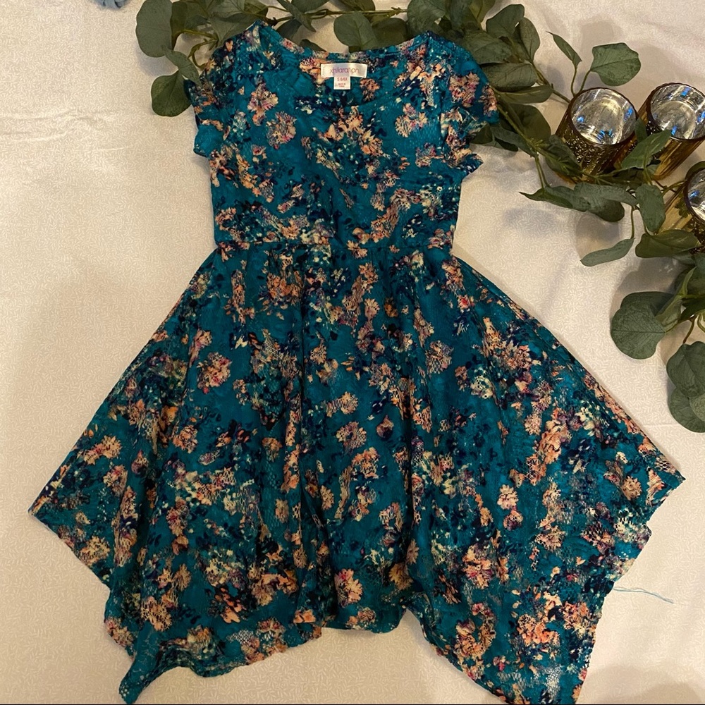 Girls floral dress lace with lining size 6 to 6x